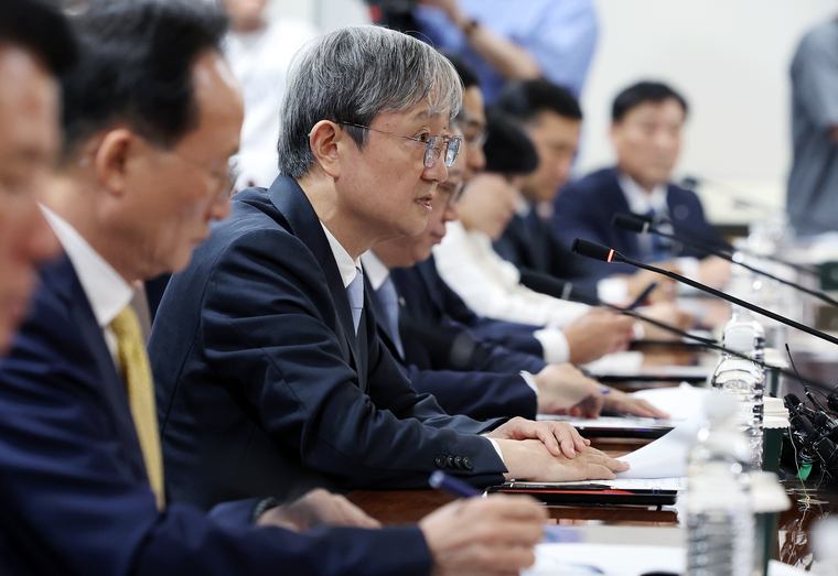 이찬진 신임 금융감독원장이 28일 서울 중구 은행회관에서 열린 은행장 간담회에서 모두발언 하고 있다. 사진=연합뉴스