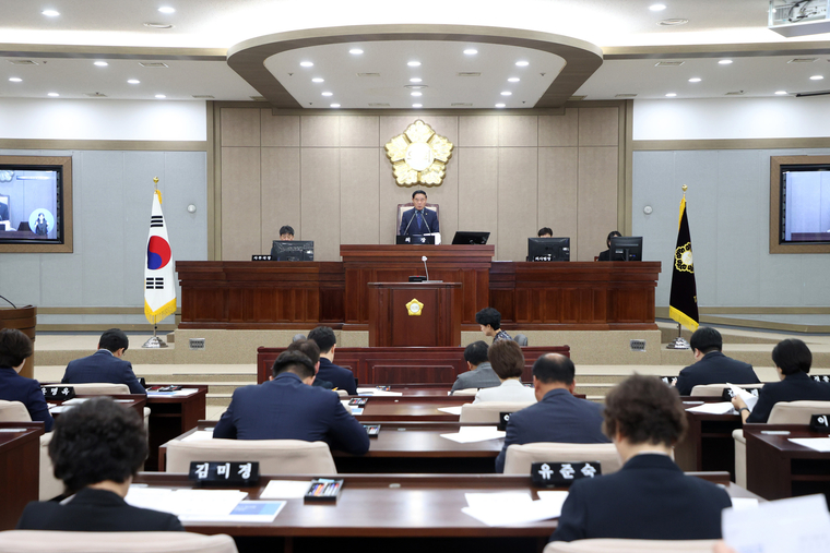 수원특례시의회 제395회 임시회 본회의장 모습 <수원특례시의회 제공>