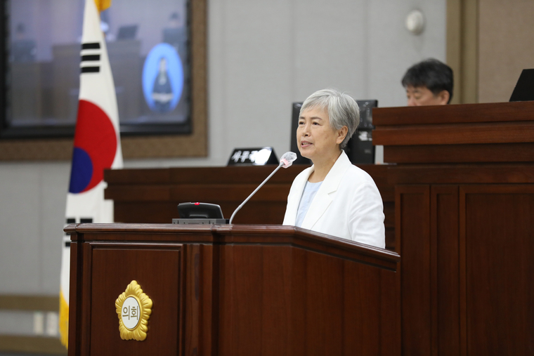 윤경선 의원이 5분 자유발언을 하고 있다 <수원특례시의회 제공>