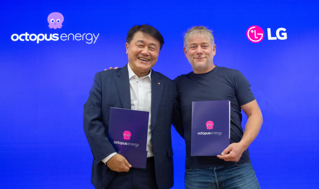 윤태봉 LG전자 해외영업본부장(왼쪽)과 그레그 잭슨 옥토퍼스 설립자 사진=LG전자