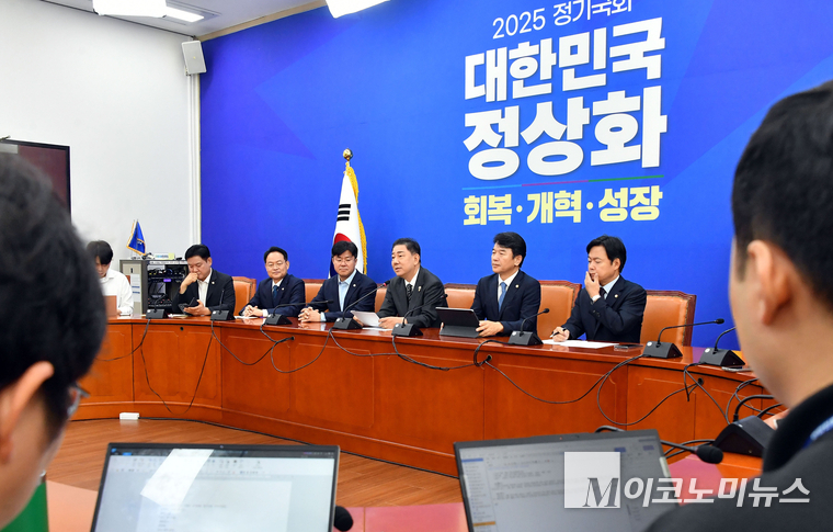 김병기 더불어민주당 원내대표가 2일 국회 본관에서 정기국회 관련 기자간담회를 열고 발언하고 있다. 사진=최동환 기자