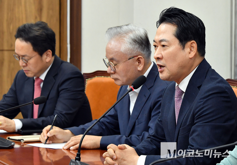 장동혁 국민의힘 대표가 2일 국회 본관에서 사법정의수호 및 독재저지 특별위원회 전체회의에서 발언하고 있다. 사진=최동환 기자