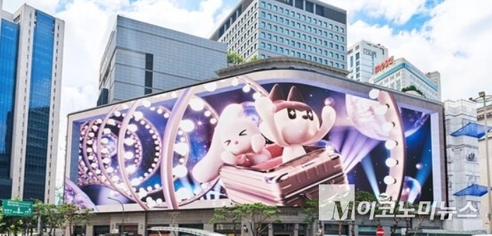 신세계면세점이 4일 명동점 신세계스퀘어를 통해 새로운 미디어 아트 영상 쇼핑 테마 파크를 공개했다. 사진=신세계면세점 