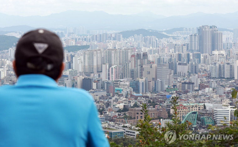 정부는 지난 7일 5년간 총 135만호를 공급하겠다는 부동산대책을 발표했다. 사잔=연합뉴스
