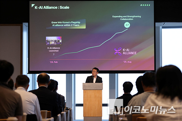 일본 됴코 ‘K-AI 얼라이언스 글로벌 밋업’ 참가자들이 기념촬영을 하고 있다. 사진=SK텔레콤