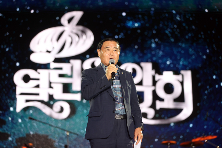 이재식 의장이 축사를 하고 있다 (수원특례시의회 제공)