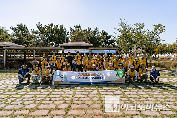 해양환경공단은 11일 영종도 씨사이드 파크에서 민간협력 연안정화 캠페인을 열었다. 사진=해양환경공단