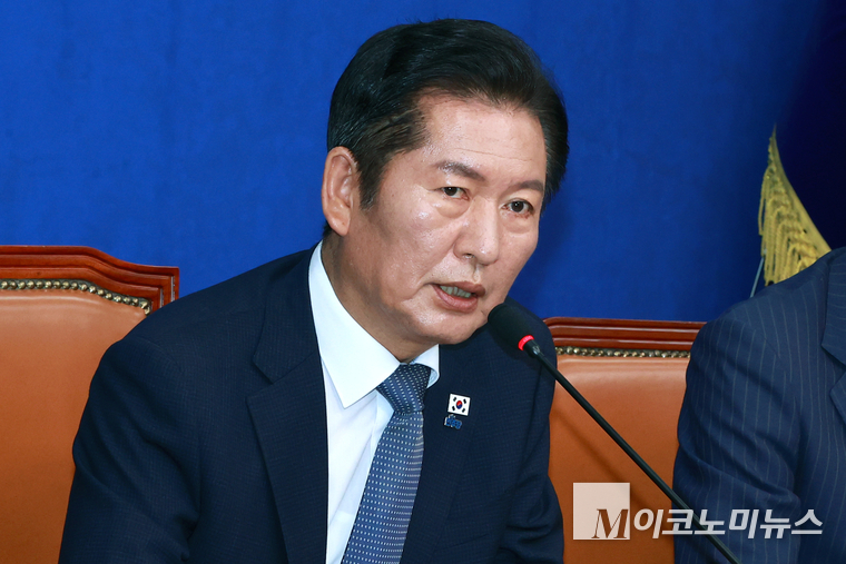 정청래 더불어민주당 대표가 15일 국회 본관에서 열린 최고위원회의에서 발언하고 있다. 사진=최동환 기자