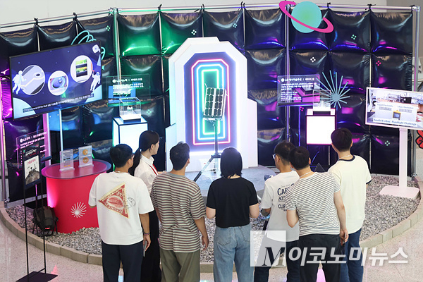 LG가 ‘슈퍼스타트 데이 2025’에서 달 탐사 스타트업 ‘무인탐사연구소’와 우주산업 실증 내용을 공개한다. 사진=LG