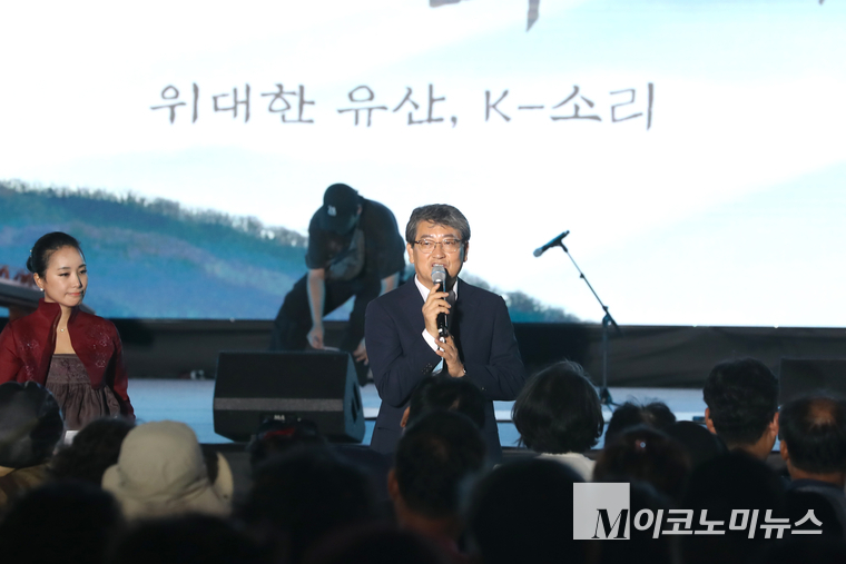 김순호 구례군수가 19일 ‘위대한 유산, K-소리’ 2025 구례동편소리축제 참석해 축사를 하고 있다. 사진=최동환 기자