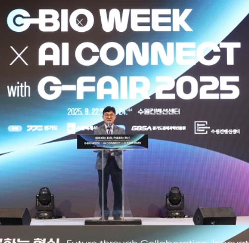 김현곤 경기도경제과학진흥원장이 22일 수원컨벤션센터에서 열린 'AI Connect with G-FAIR 2025'에서 환영사를 하고 있다. 사진=경과원