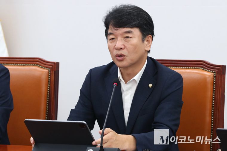 문진석 더불어민주당 의원이 지난 28일 국회 본관에서 열린 정책조정회의에서 발언하고 있다. 사진=최동환 기자