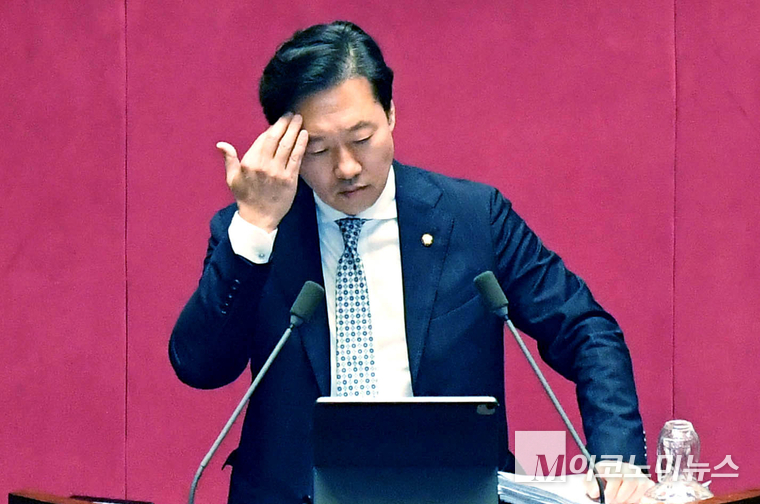 박수민 국민의힘 의원이 26일 국회 본회의장에서 무제한토론을 이어가고 있다. 사진=최동환 기자