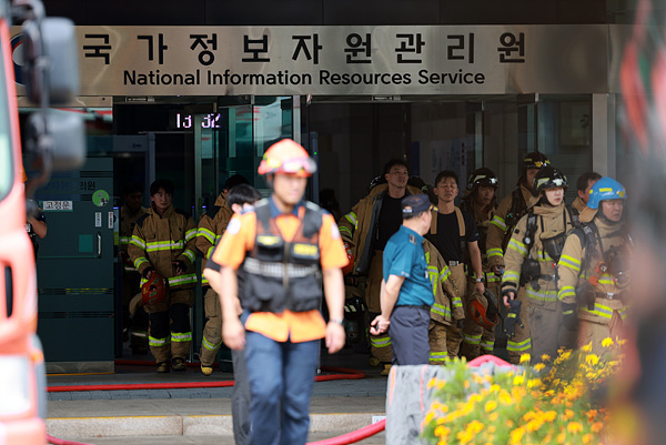 국가정보자원관리원은 화재가 발생 약 22시간이 지난 오늘 오후 6시 무렵 완전히 진화됐다. 사진=연합뉴스