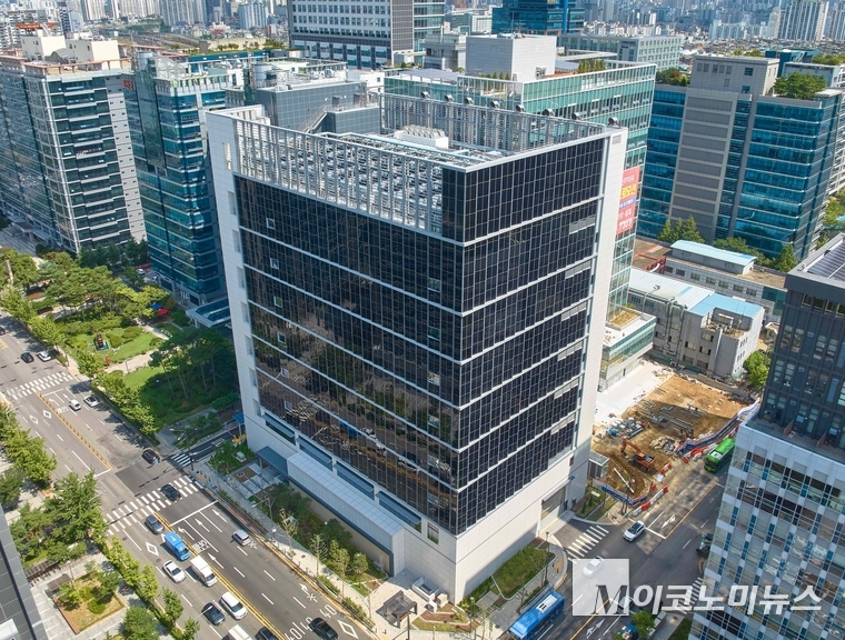 DL이앤씨는 서울 금천구 가산동 소재 '가산 데이터센터'를 최근 성공리에 준공했다고 밝혔다. 사진=DL이앤씨