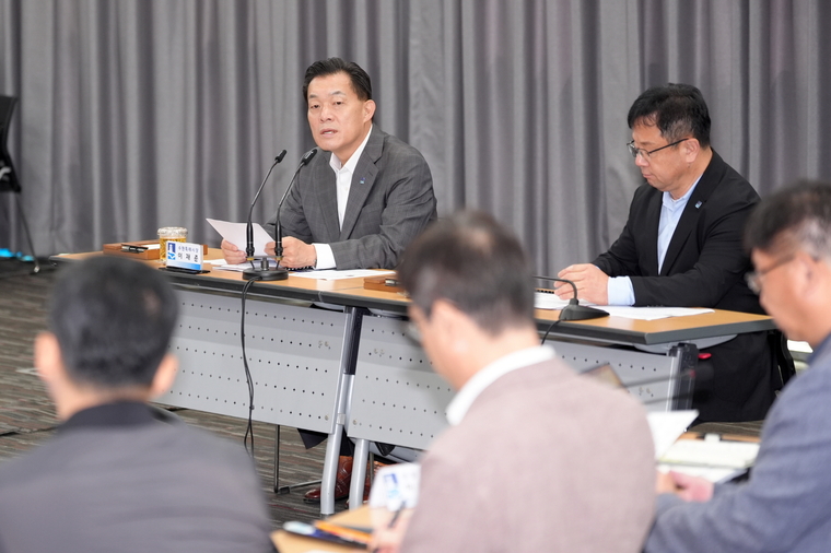확대간부회의에서 발언하고 있는 이재준 시장 모습 (수원시 제공)