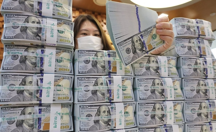 9월말 외환보유액이 4천220억달러를 넘어서며 넉달째 증가세를 보이고 있다. 사진=연합뉴스 