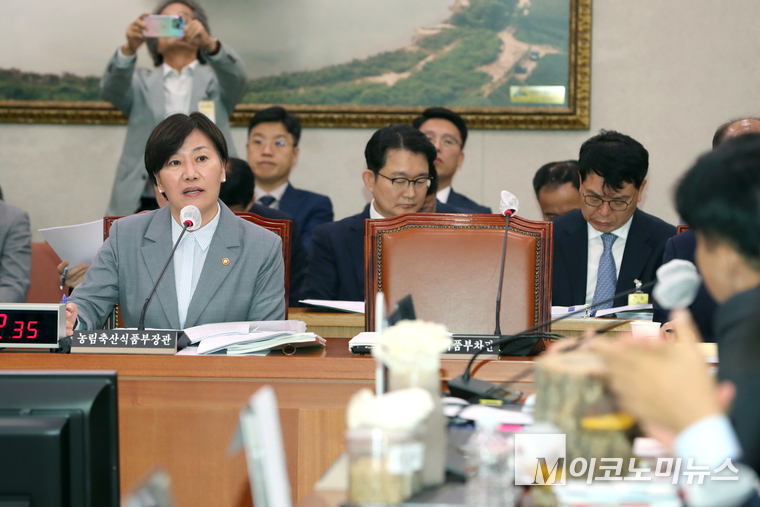 송미령 농림축산식품부 장관이 14일 국회 농림축산식품해양수산위원회에서 열린 국정감사에 출석해 질의에 답하고 있다. 사진=최동환 기자