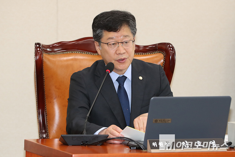 안호영 기후에너지환경노동위원회 위원장이 국감에서 발언하고 있다. 사진=최동환 기자