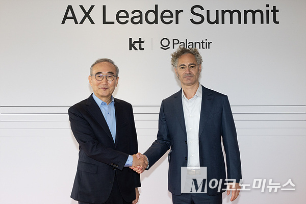 김영섭 KT 대표와 알렉스 카프 팔란티어 CEO(좌부터)가 한국에서 첫 CEO 회동을 열었다. 사진=KT