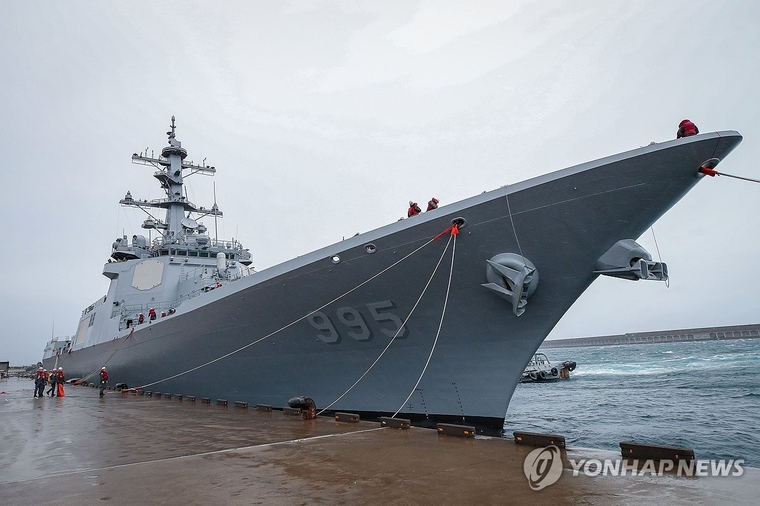 지난 1일 해군기동함대사령부 최신예 이지스구축함 정조대왕함(DDG-II·8200톤급)이 모항인 해군제주기지에 입항하고 있다. 사진=연합뉴스 