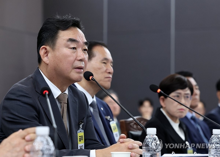 국감 질의 답변하는 최철규 강원랜드 대표 직무대행. 사진=연합뉴스