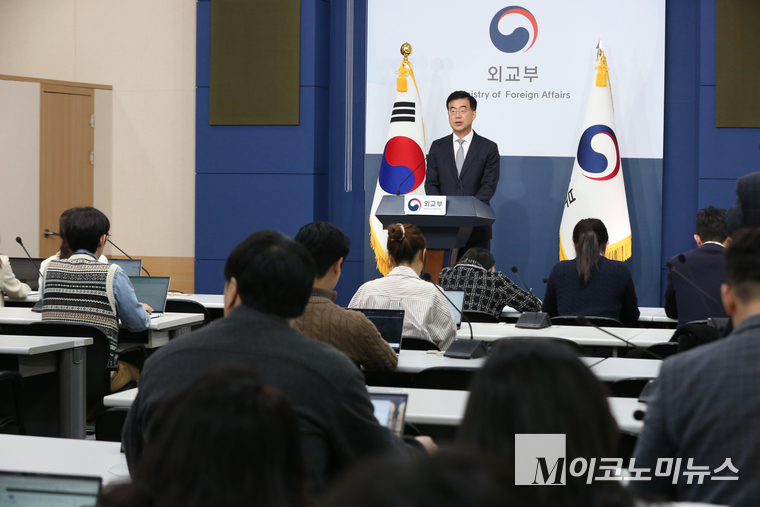 이재웅 외교부 대변인이 21일 오후 정례브리핑에서 발언하고 있다. 사진=최동환 기자