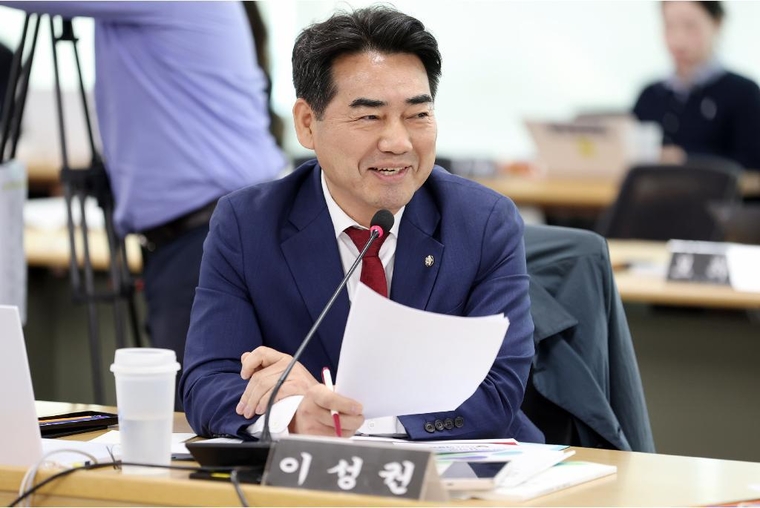행정안전위원회의 경기도 국정감사에서 이성권 의원이 질의를 하고있다 <경기도 제공>