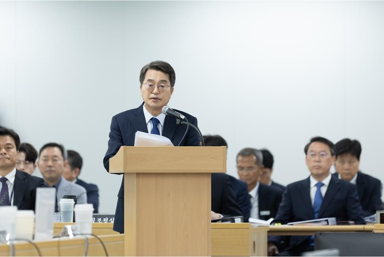 행안위 국감에서 김동연 경기도지사가 답변을 하고 있다 <경기도 제공>
