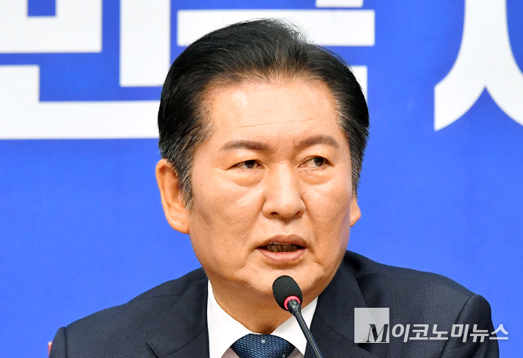 정청래 더불어민주당 대표가 22일 국회 본관에서 열린 최고위원회의에서 발언하고 있다. 사진=최동환 기자