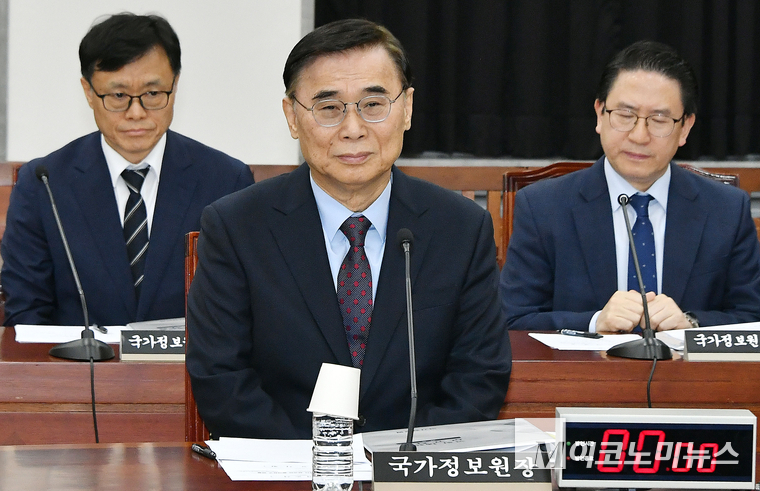 이종석 국가정보원장이 22일 서울 여의도 국회에서 열린 제429회 국회(정기회) 정보위원회 제5차 전체회의에 출석해 자리하고 있다. 사진=공동취재