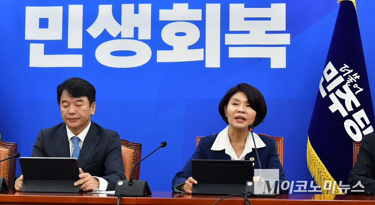 한정애 더불어민주당 정책위의장이 23일 국회 본관에서 열린 국정감사대책회의에서 발언하고 있다. 사진=최동환 기자