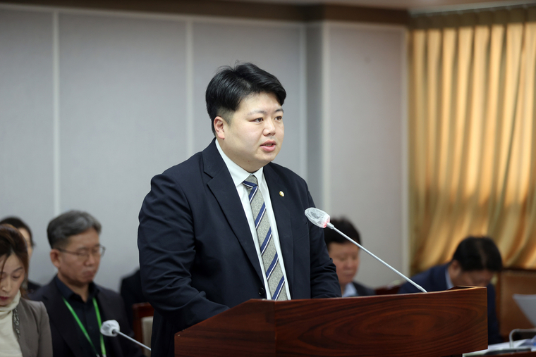 상암위 활동을 펼치고 있는 배지환 의원 모습 (배지환 의원 제공)