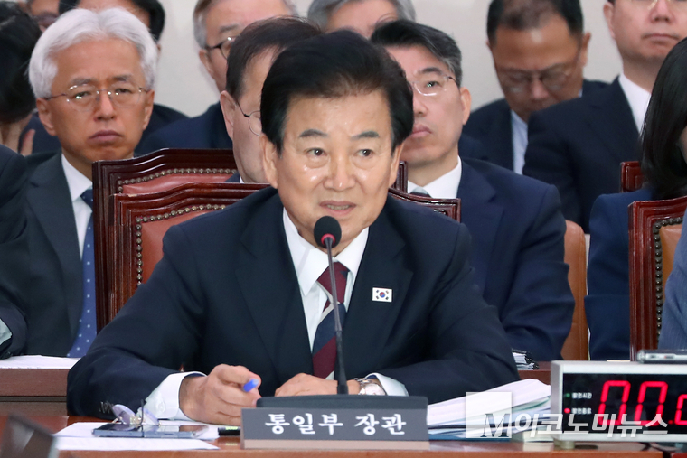 정동영 통일부 장관이 28일 국회 본관에서 열린 외교통일위원회의 외교부 등의 종합국정감사에 출석해 질의에 답하고 있다. 사진=최동환 기자