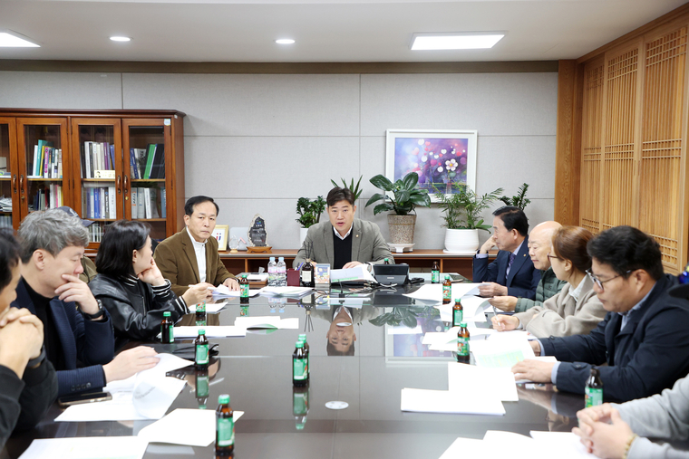 수원특례시의회에서 열린 간담회 모습 (김동은 대표 의원 제공)