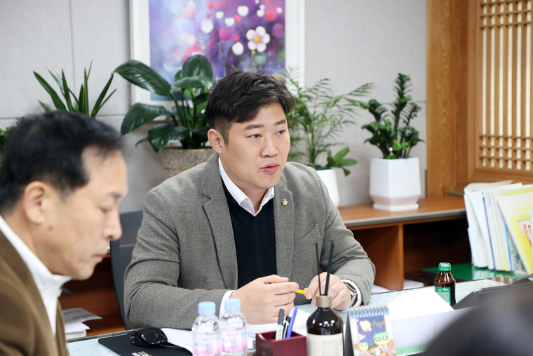 김동은 대표 의원이 간담회에서 발언 하고 있다 (김동은 의원 제공)