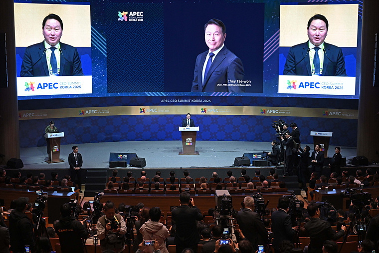 최태원 대한상공회의소 회장 겸 SK그룹 회장이 29일 2025 APEC 정상회의 CEO 서밋 개회식에서 개회사하고 있다. 사진=연합뉴스