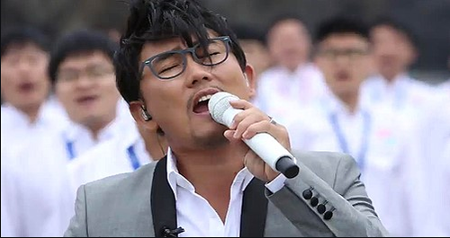 지난 8월 14일 이승철이 독도에서 공개한 '독도송' 한 장면