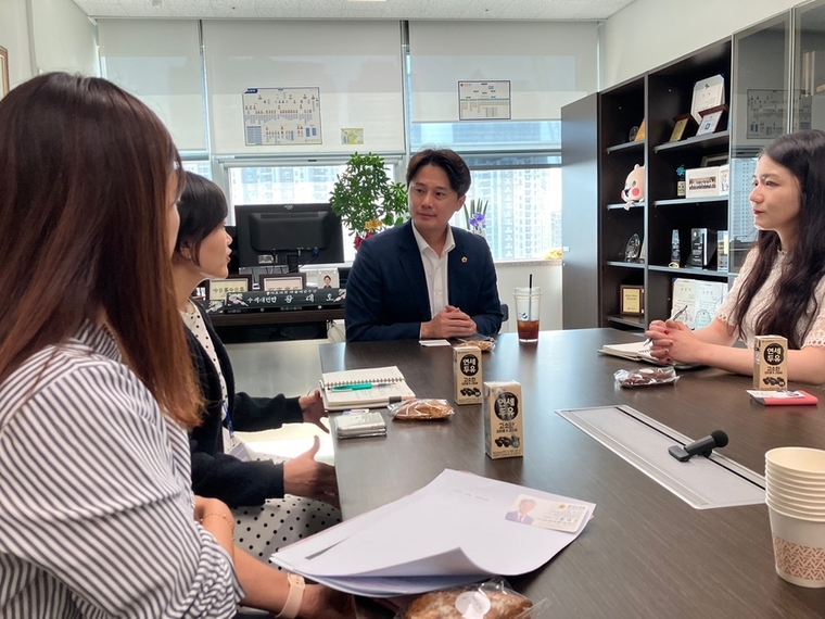 황대호 경기도의원(더불어민주당, 수원3)이 5일 ‘지속가능한 학교사회복지사업 추진을 위한 정담회’를 개최했다 <경기도의회 제공>