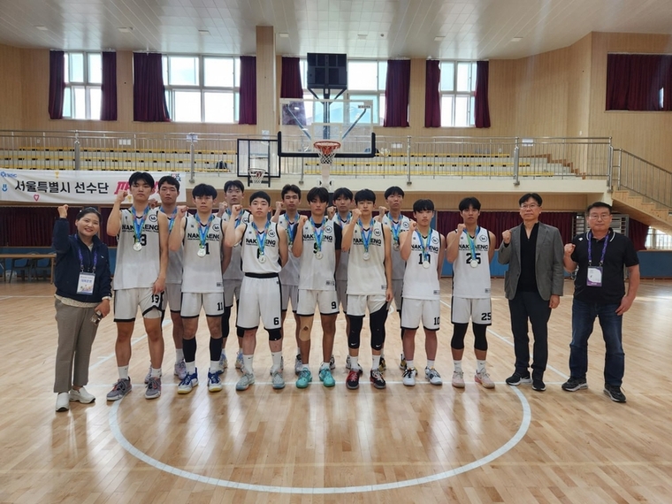 경기도교육청(교육감 임태희) 고등부 선수단이 ‘제104회 전국체육대회’에서 5년 만에 종합우승을 달성했다 <경기도교육청 제공>