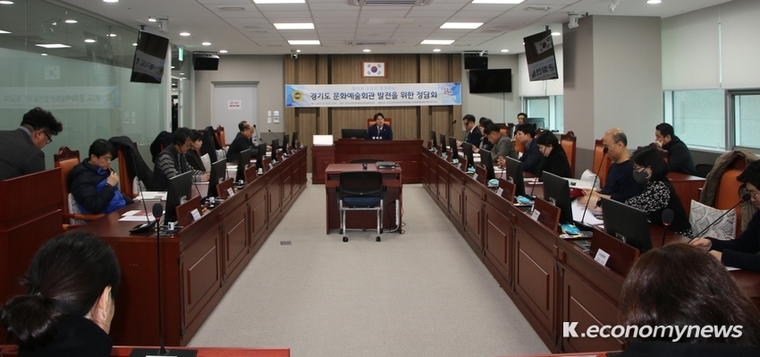 한국문화예술회관연합회 경기지회(지회장 김현광)가 경기도의회 문화체육관광위원회 황대호 부위원장과 정담회를 개최했다 <수원문화재단 제공>