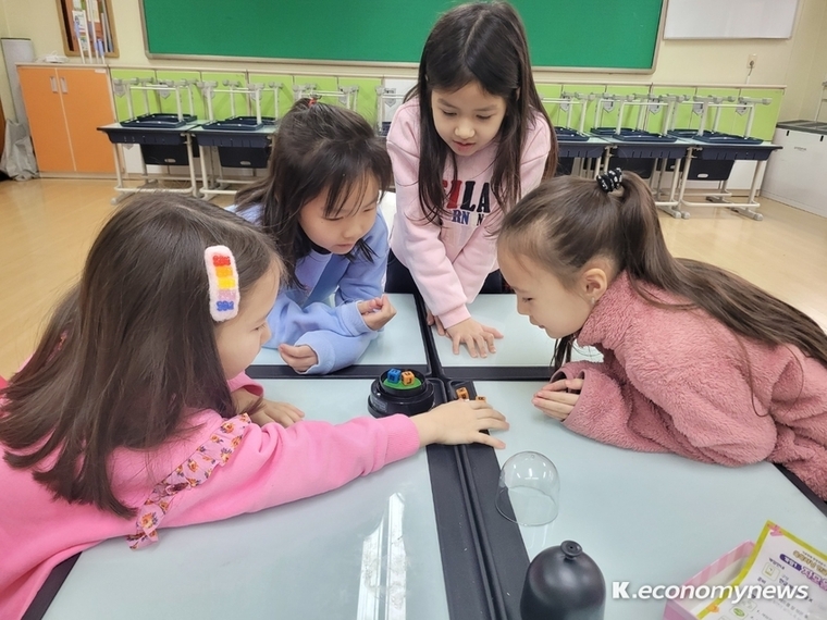 경기도교육청이 다문화학생들의 맞춤형 한국어교육을 위한 다문화 꿈탄탄 방학 프로그램을 운영중이다 <경기도교육청 제공>