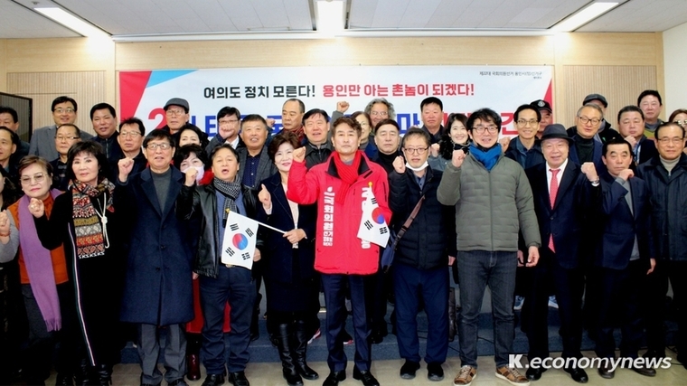 국민의힘 용인정 예비후보로 나선 이태용 전 수지구청이 11일 용인시청 브리핑룸에서 기자회견을 갖고 제22대 총선 출마에 대한 입장을 밝혔다 <예비후보측 제공> 