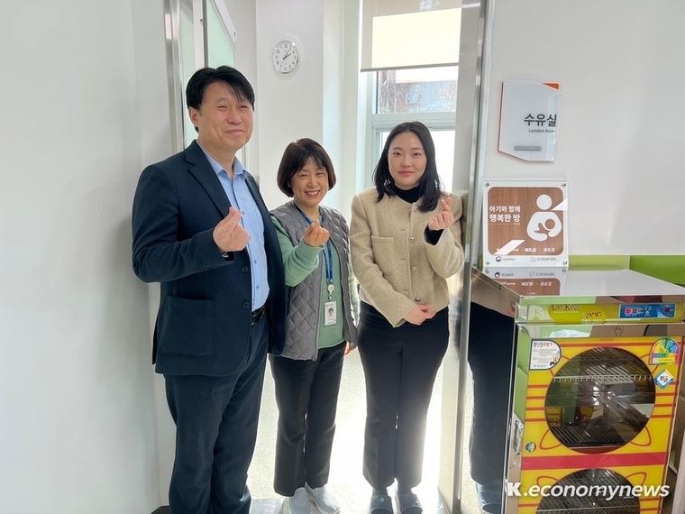 이천시보건소에 설치된 모유수유착유실 오픈식 기념 사진<br>
<인구보건복지협회 경기도지회 제공>