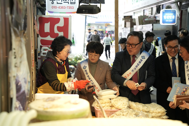 고은정 의원과 시석중 이사장 <경기신보 제공>