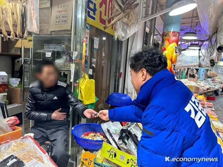 김준혁 예비후보, 구매탄시장과 삼성1차 아파트 화요장터 등 방문 <예비후보측 제공>