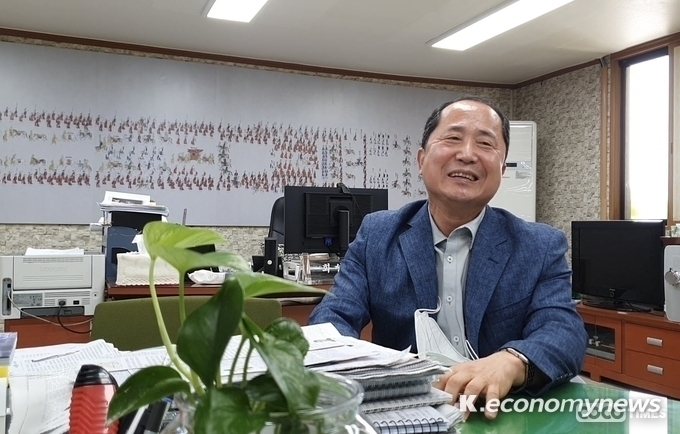 40여 년 공직생활을 마치고 퇴임을 앞두고 있는 김현광 수원문화재단 대표이사 <강소하 기자>