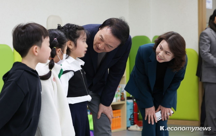 임태희 경기도교육감이 늘봄학교 운영 현황을 점검하기 위해 파주 동패초등학교를 방문, “아이들을 위해선 뭐든지 할 수 있다”고 강조했다 <경기도교육청 제공>