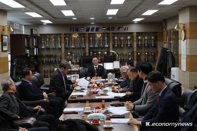 경기도체육회가 역대 사무처장 정담회를 개최, 주요 현안 및 경기체육의 변화에 대한 공유의 시간을 가졌다 <경기도체육회 제공>