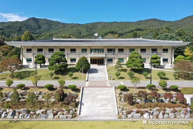 한국학중앙연구원 본관 <한국학중앙연구원 제공>